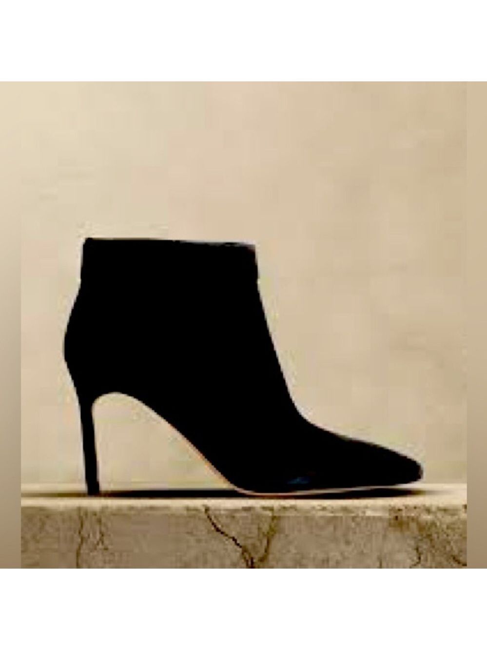 Banana Republic TORRI BLACK SUEDE ANKLE BOOT. SIZE 9